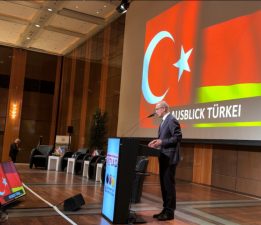 Maliye Bakanı Mehmet Şimşek Düselldorf’da