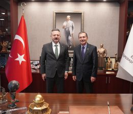 VALİ AKSOY’DAN BAŞKAN ATAÇ’A ZİYARET