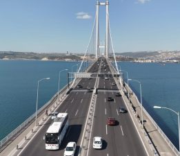 Tatilde otoyollardan 21 milyon araç geçti