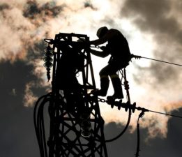 Akdeniz’de aşırı sıcaklar elektrik tüketimine her gün yeni rekor kırdırıyor