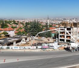 Karapınar’da TOKİ’nin yıllardır yapamadığını Kazım Kurt yapıyor