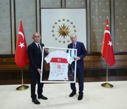 Erdoğan, TFF Başkanı Hacıosmanoğlu ve heyetini kabul etti