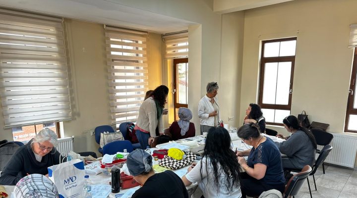 Kadınlar çini sanatıyla kendi hikâyelerini yazıyor