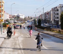 ESKİŞEHİR ARABASIZ PAZAR GÜNÜNDE  NEFES ALDI