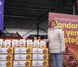 BÜYÜKŞEHİRDEN ARICILARA YAKLAŞIK 7 TON FONDAN ARI YEMİ DESTEĞİ