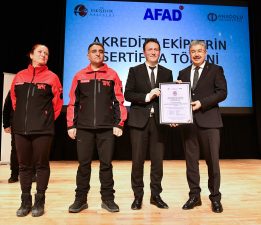 TAK EKİBİNE AFAD AKREDİTASYON PATCHİ TAKDİM EDİLDİ