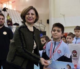 MİNİK YÜREKLER SAHAYA İNDİ, SPORUN COŞKUSU ZİRVEYE TAŞTI