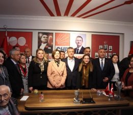 BAŞKAN ÜNLÜCE’DEN DEPREM BÖLGESİNE ANLAMLI ZİYARET “UNUTMADIK, UNUTTURMAYACAĞIZ”