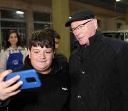 Başkan Kurt Emek Mahallesi’nde hemşehrileriyle iftar sofrasında buluştu
