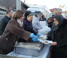 12 İLÇEDE KURULAN İFTAR SOFRALARI BİNLERCE ESKİŞEHİRLİYİ BULUŞTURDU