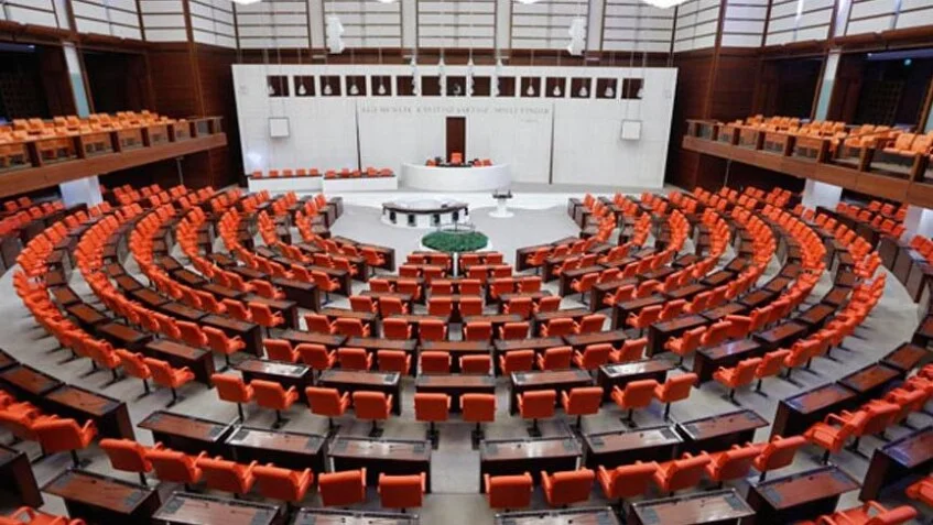 Meclis’te yeni haftanın başlıkları: doğum izni uzatılıyor, sosyal medyaya yaş sınırı geliyor