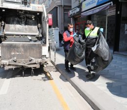 Odunpazarı’nda çöp ev kabusu sona erdi 5 kamyon çöp çıkarıldı