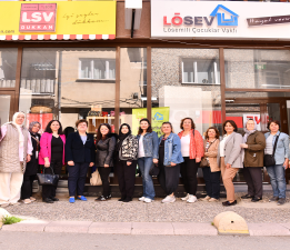 LÖSEV’E TEPEBAŞI BELEDİYESİ BELDE EVLERİNDEN HEDİYELER