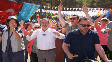 BAŞKAN ATAÇ TEPREŞ COŞKUSUNA ORTAK OLDU